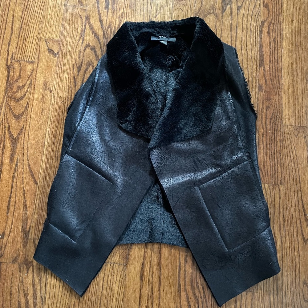 Alfani women’s faux leather vest black